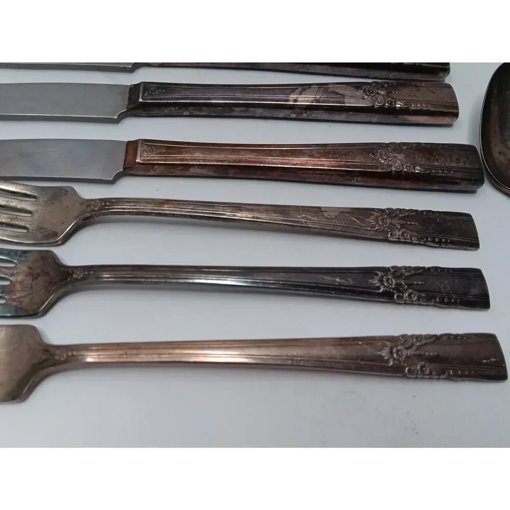 WM. A. Rogers Oneida LTD Artistic Pattern 1940 Partial Set